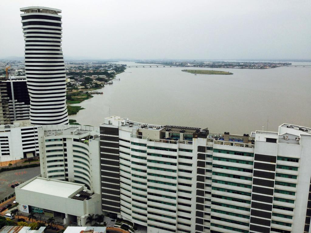 Luxury Suites River Front Гуаякіль Номер фото